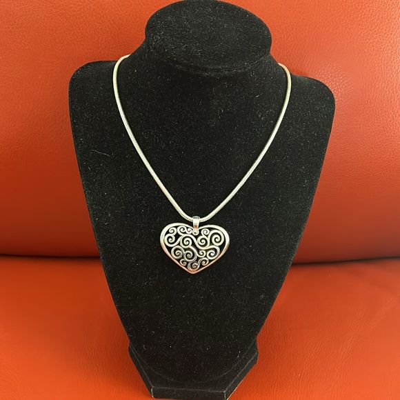 Beautiful Brighton open heart pendant and silver tone necklace. Great condition! - Picture 2 of 9